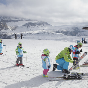 Madonna di Campiglio - Bambini con maestro di sci
