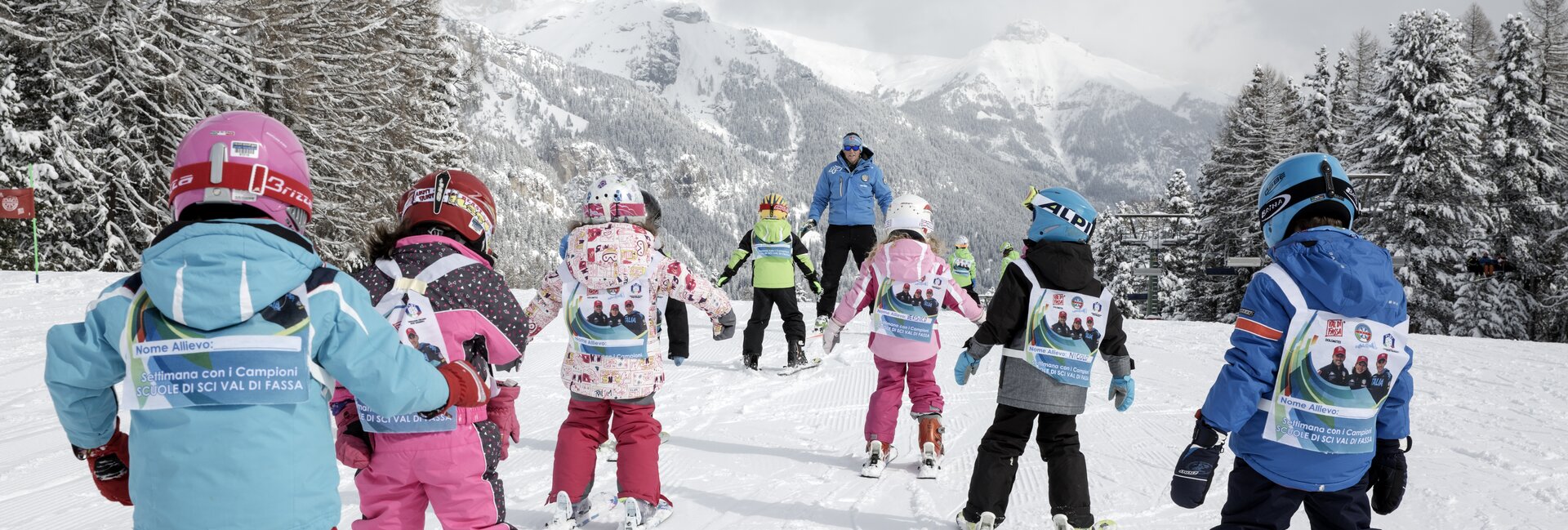 Val di Fassa - Ciampedie - Scuola di sci - Maestro con bambini