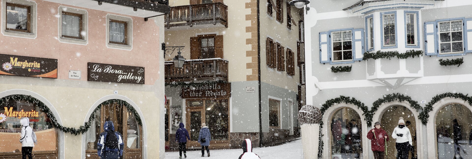 Val di Fassa - Moena - Shopping tra le botteghe artigiane e i mercatini tipici del centro