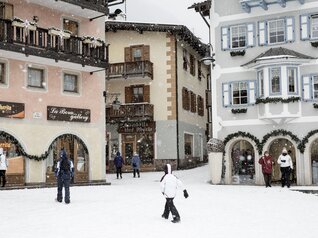 Val di Fassa - Moena - Shopping tra le botteghe artigiane e i mercatini tipici del centro