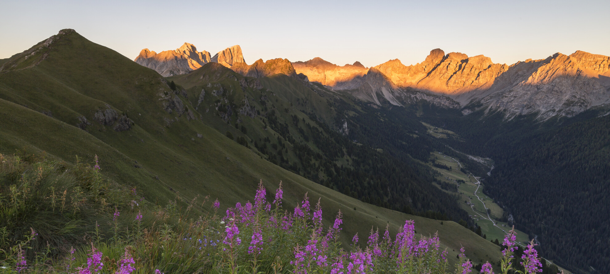 When the sun caresses the mountains