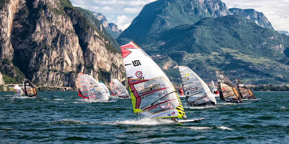 Windsurfing lake Garda