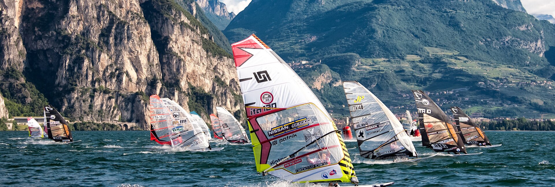 Windsurfing lake Garda