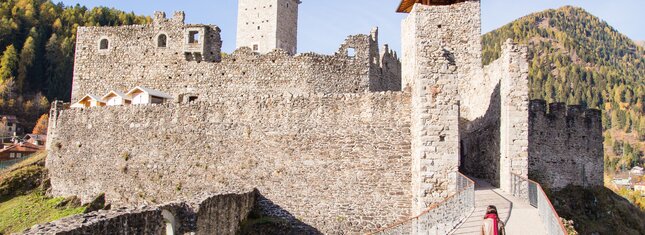 Malè - Val di Sole - Der Bergfried der Burg von Ossana