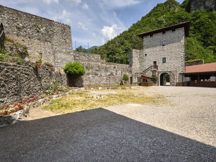 Valle del Chiese - Bondone - Castello San Giovanni
