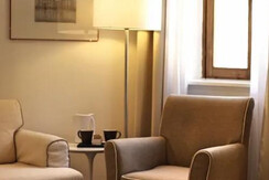 Hotel-Accademia-Trento-junior-suite-angolo-lettura