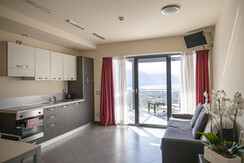 Cucina e divano appartamento