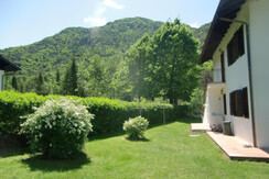 Il giardino intorno a casa Piva Il giardino intorno a casa Piva