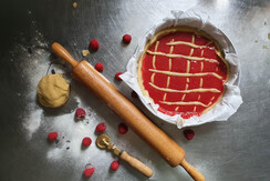 Frolla con marmallata fatta in casa  di lamponi Frolla con marmallata fatta in casa  di lamponi