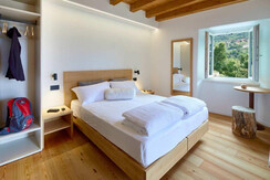 agriturismo-le-terre-di-gu-camera-tripla-vista-mon