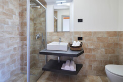 agriturismo-le-terre-di-gu-camera-tripla-laval-con