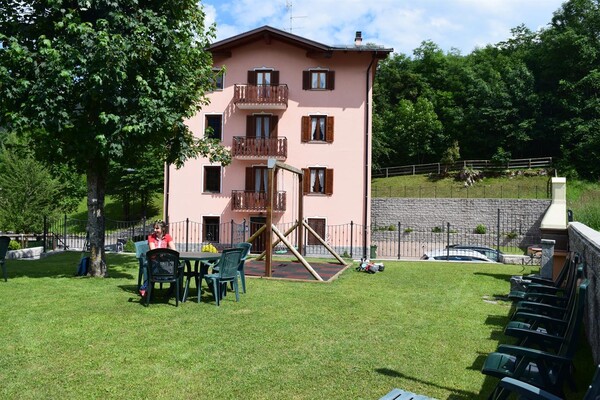 Edificio, lato giardino 1