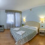  Foto von Dreibettzimmer