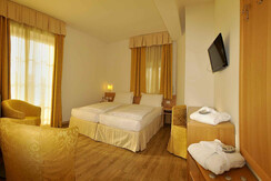 camera quadrupla_Alpen Hotel Eghel