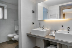 DP230424135_LOW DP230424135_LOW