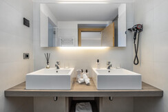 DP230424136_LOW DP230424136_LOW