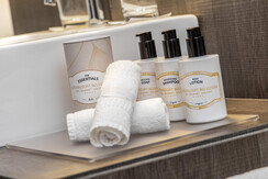 DP230424128_LOW DP230424128_LOW