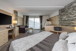 DP230424111_LOW DP230424111_LOW