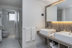 DP230424080_LOW DP230424080_LOW