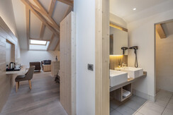 DP230424057_LOW DP230424057_LOW