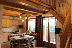 cucina + soggiorno + scala soppalco