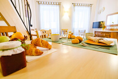 102 - Dettaglio tavolo cucina 102 - Dettaglio tavolo cucina