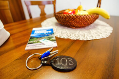 103 - Dettaglio tavolo cucina 103 - Dettaglio tavolo cucina