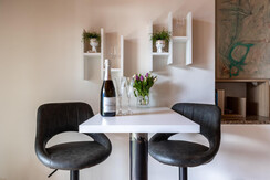 Tavolo bar, aperitivo, colazione o workstation.