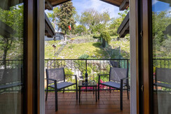 Balcone e vista dalla seconda camera da letto.