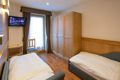 Family-Room-Comfort-2-1600x1107 Family-Room-Comfort-2-1600x1107