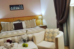 Dettagli camera matrimoniale Hotel Aurora Vallarsa