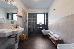 D85_1045-10 D85_1045-10