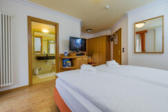 camera-tripla-classic-1 camera-tripla-classic-1