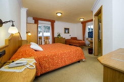 camera-tripla-classic-4 camera-tripla-classic-4