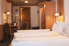 Hotel-Cesa-Tyrol-Canazei-Dolomiti-Italia-Val-di-Fa Hotel-Cesa-Tyrol-Canazei-Dolomiti-Italia-Val-di-Fa