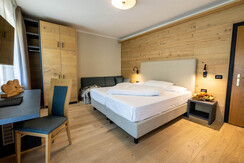 Camera Tripla Camera Tripla