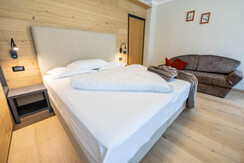 Camera Tripla Camera Tripla