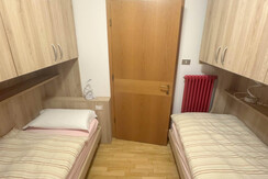 F120983F-822A-485A-8780-6724333825B2