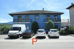 Il parcheggio fronte casa