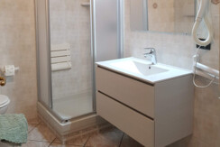 bagno con doccia e phon bagno con doccia e phon