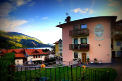 Casa Dorigoni (1) Casa Dorigoni (1)