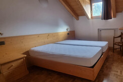 Ciadenac Sud camera  doppia con finestra Ciadenac Sud camera  doppia con finestra