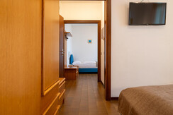 7M404881-HDR 7M404881-HDR