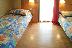 app. 3  camera 1-2 letti