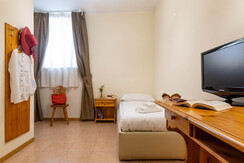 103-Eden-Marone-camera