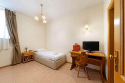 102-Eden-Marone-camera