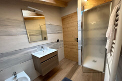 Bathroom 2 Apartment - 2