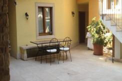 piazzetta interna - entrata appartamento