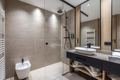 DP070723027_LOW DP070723027_LOW