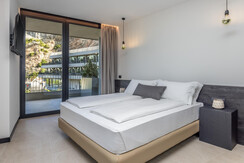 DP070723009_LOW DP070723009_LOW